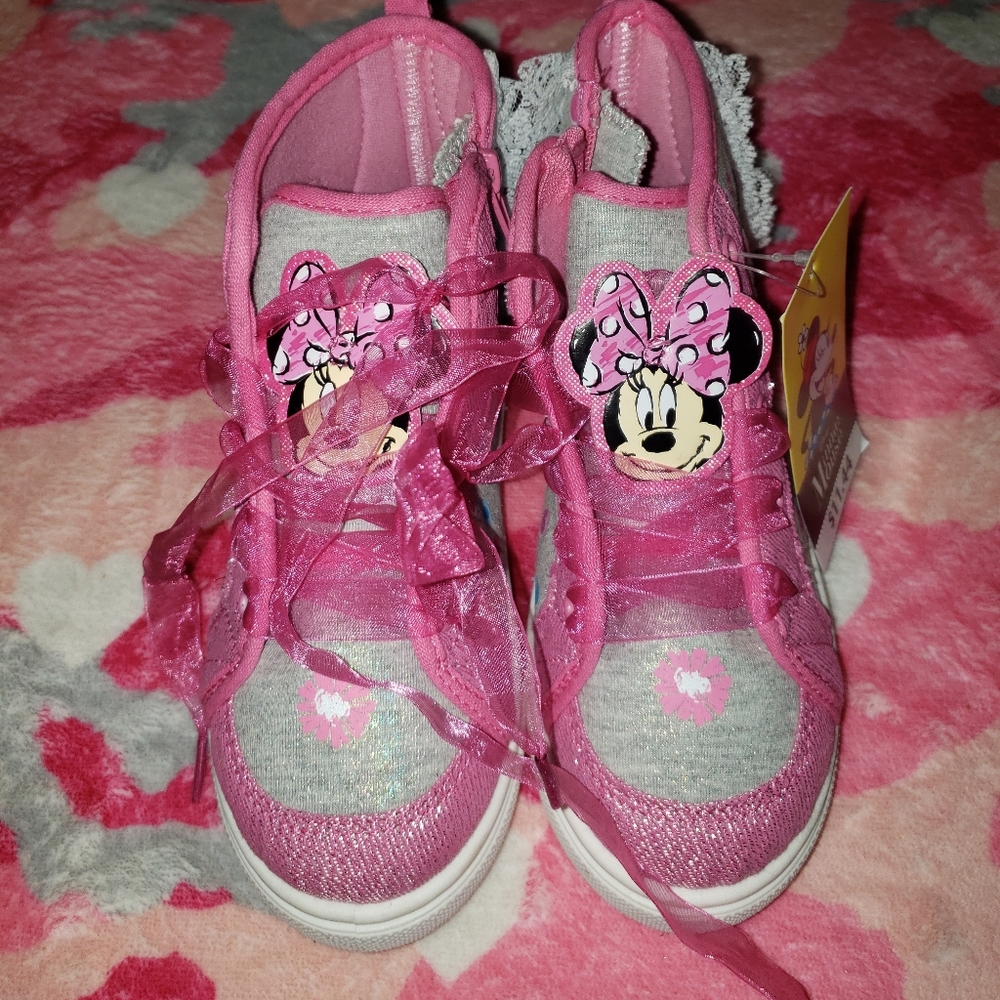 NWT Minnie Mouse Sneakers Sz 11